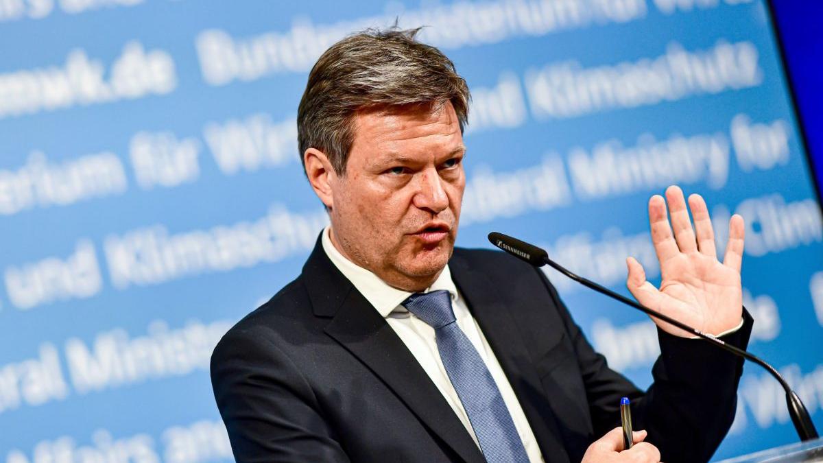 robert habeck germania economie energie gaze petrol rusia bicicleta masina tren