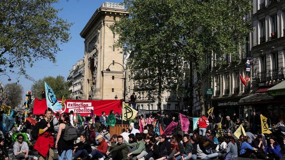 proteste paris extinction rebellion sain denis strasbourg urgente climatice emmanuel macron marine