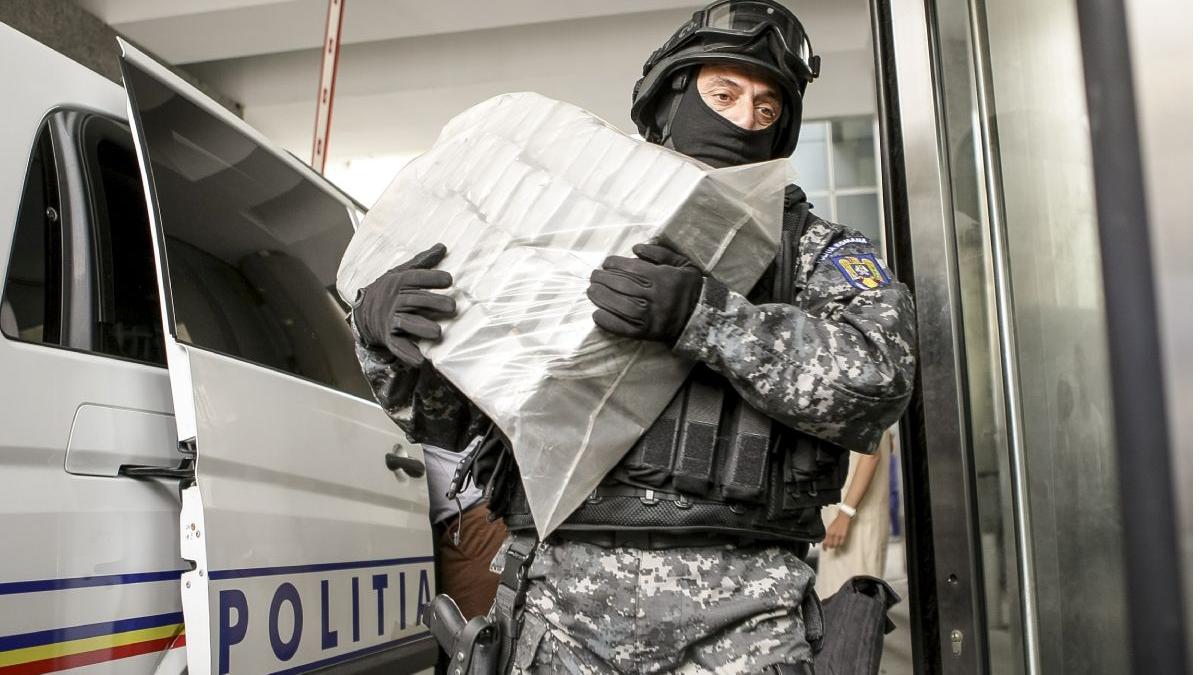 tineri vaslui batjocorit fata filmat internet operatiune diicot