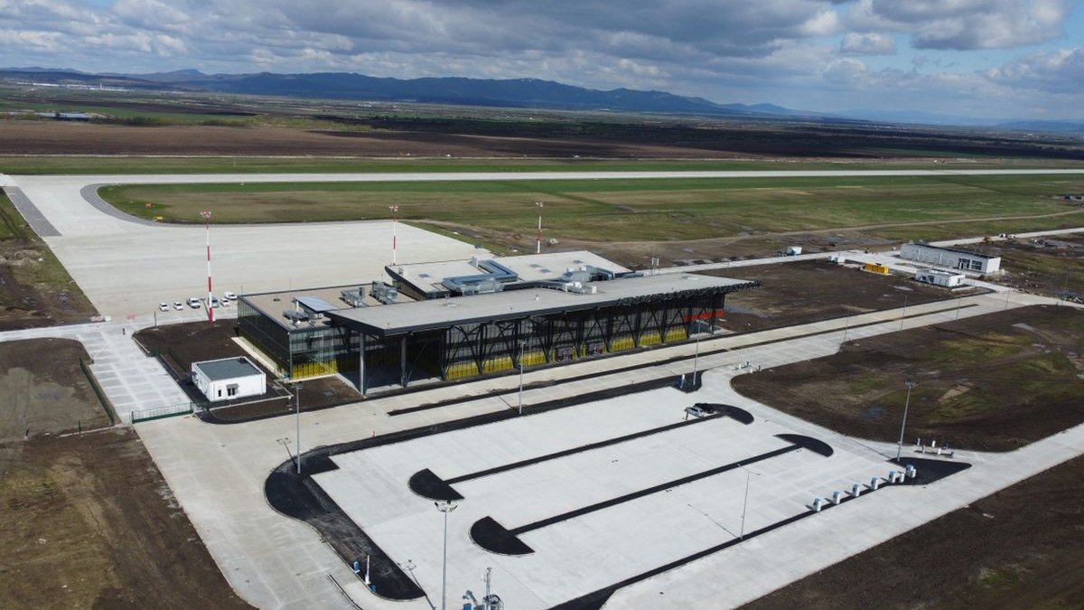 Primul aeroport construit în România în ultimii 30 de ani, Ghimbav–Brașov,  se deschide în toamnă
