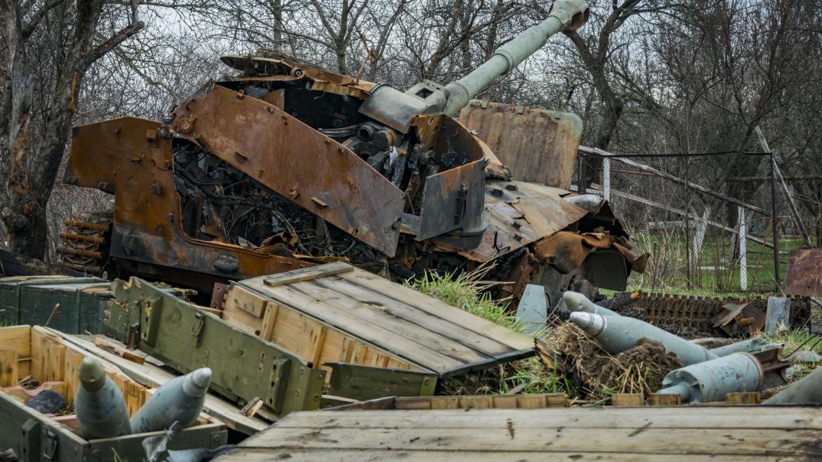 cehii repara tancuri ucrainene avariate razboi