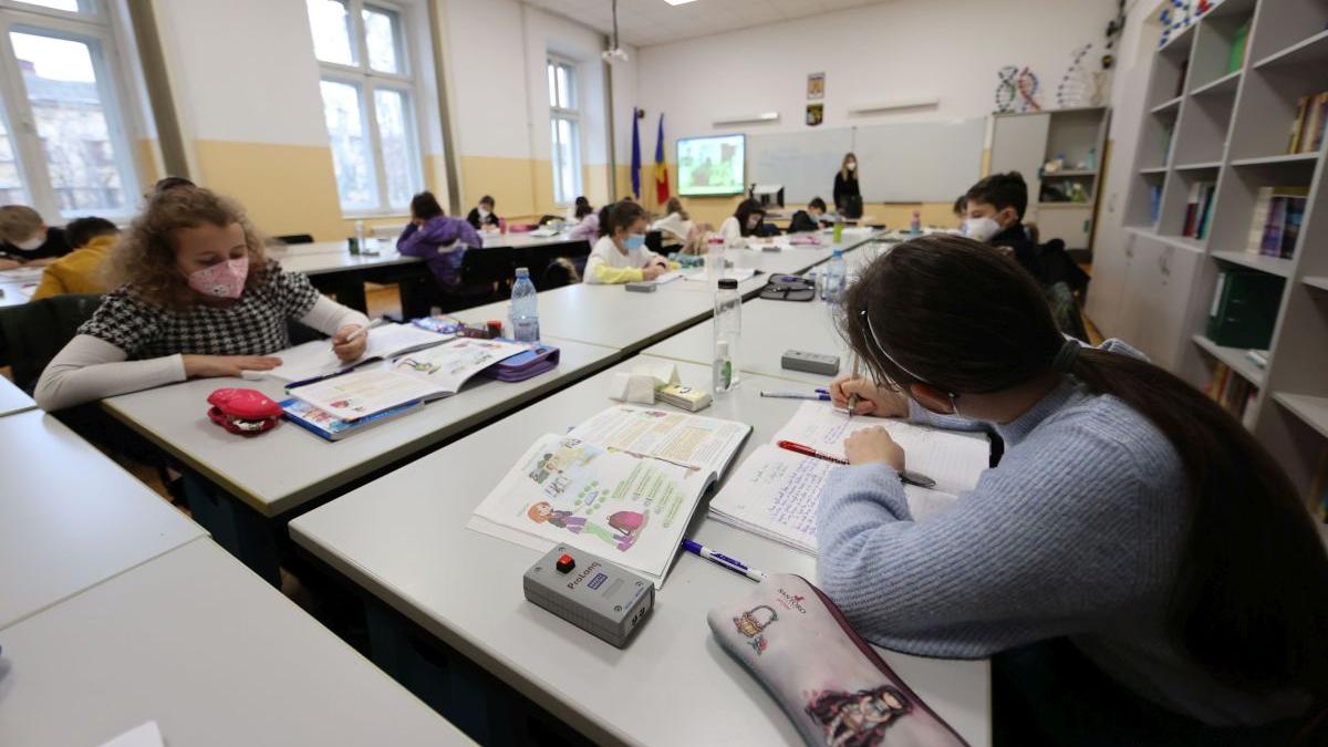 profesorii taxati 145 lei vouchere vacanta