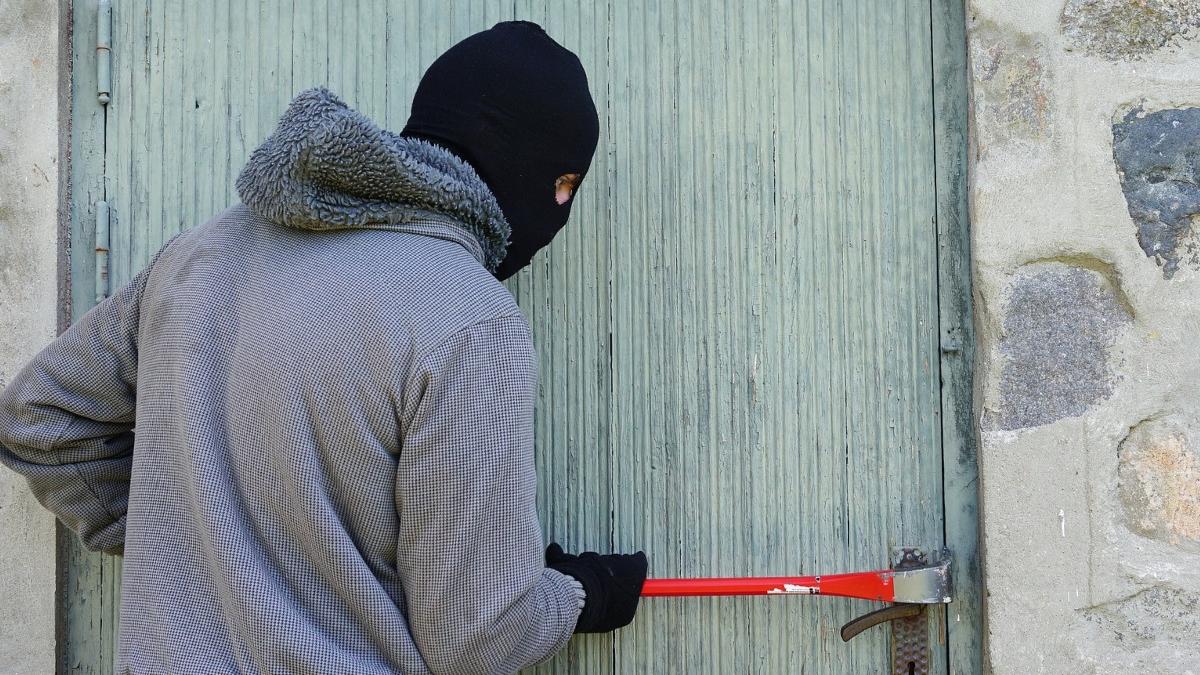 femeie obligata credit online un barbat amenintari bucuresti