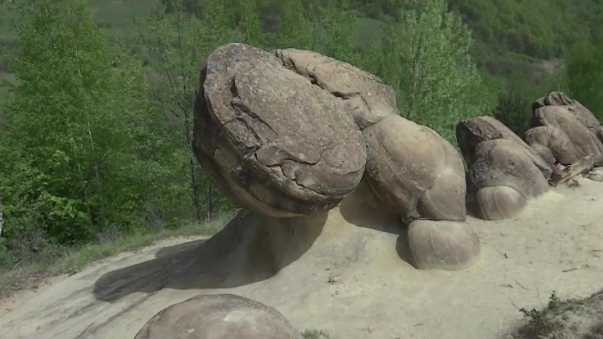 drumetii turisti babele ulmet pietre vii tamaduitoare