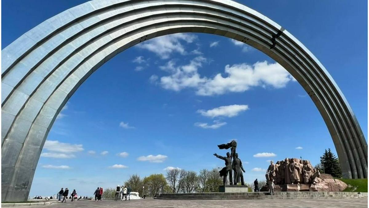 monument prietenie popoare ruse ucrainene demolat kiev