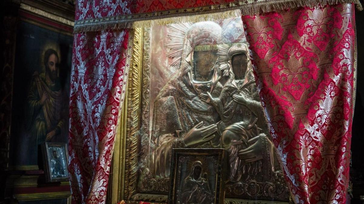 icoana facatoare de minuni a sfintei ana manastirea bistrita procesiuni neamt