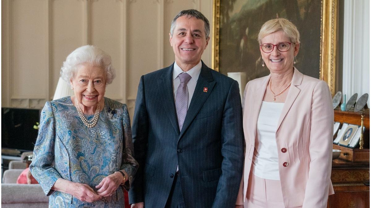 regina elisabeta a ii a intalnire presendinte elvetian aparitie rara monarh britanic