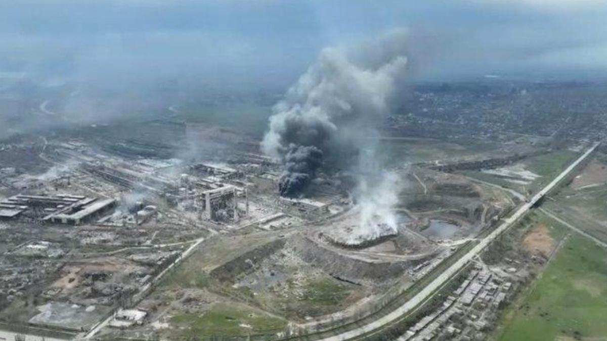 douazeci de civili au parasit uzina siderurgica azovstal asediata de rusi