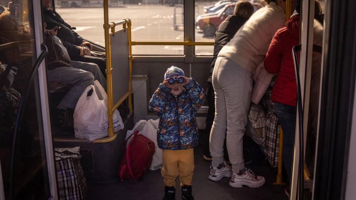 momente cumplite mame copii mariupol baut apa ploaie balti