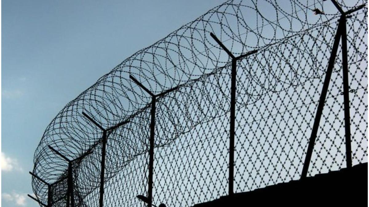 penitenciar franta scos detinutii zoo unul dintre ei a evadat