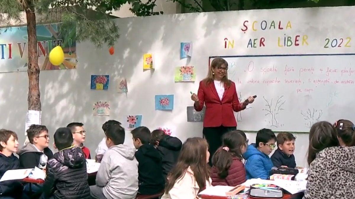 premiera romania prima clasa aer liber scoala tudor arghezi bucuresti