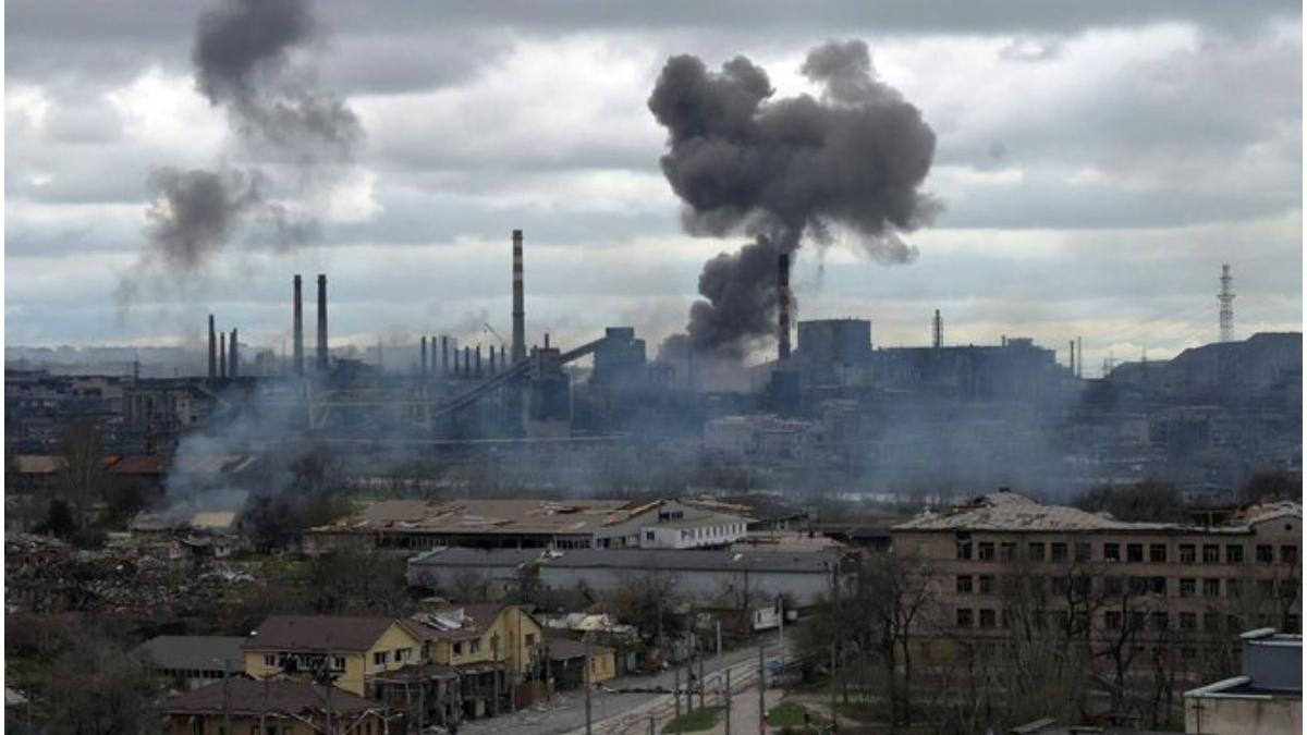 rusia bombardeaza azovstal civili blocati