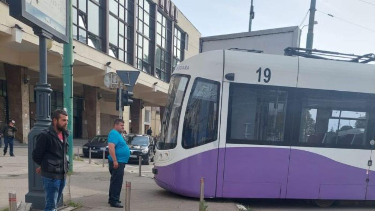 tramvai deraiat pe trotuar timisoara