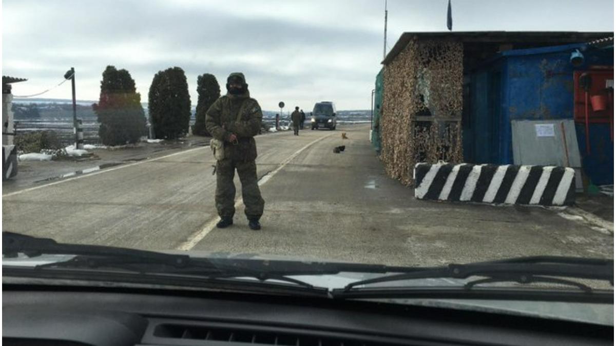 doi jurnalisti romani retinuti forte securitate transnitrene