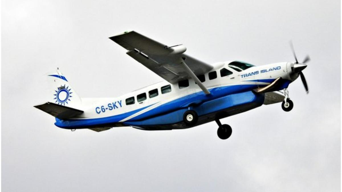 un pasager fara experienta zbor reusit aterizat avion problema medicala pilot