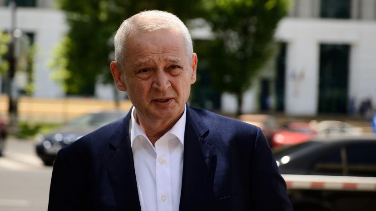 sorin oprescu ar fi parasit romania in urma cu doua saptamani surse