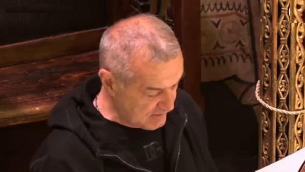 imagini spectaculoase gigi becali citit slujba catedrala patriarhala