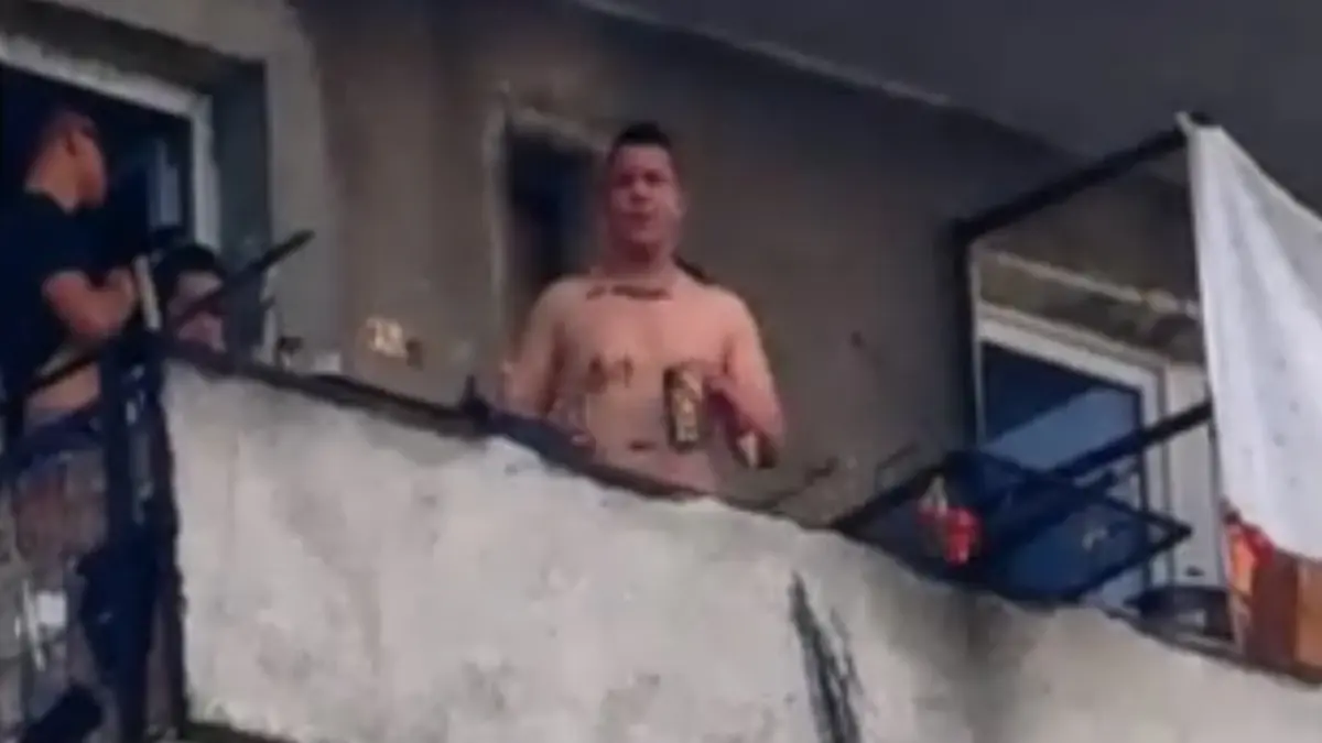 tineri gratar balcon scapat etaj focsani urmat