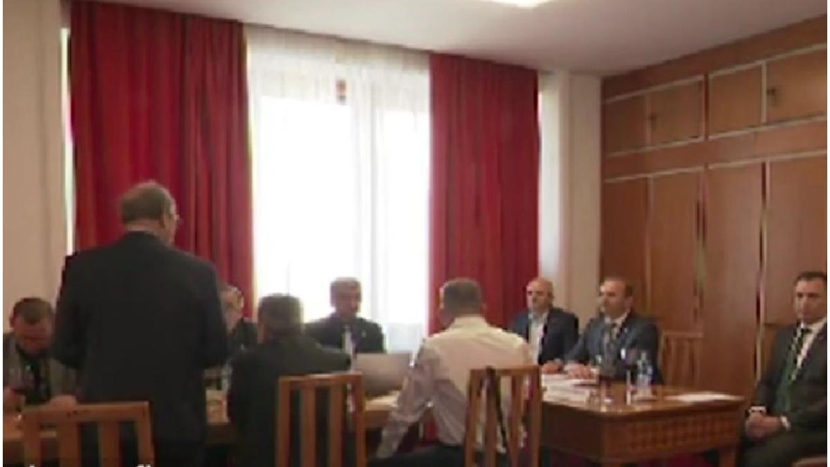 petrecere parlament vin