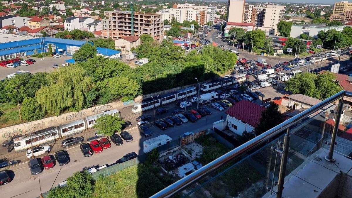 doua masini tramvai ciocnit bucurestii noi capitala circulatie tramvaie blocata