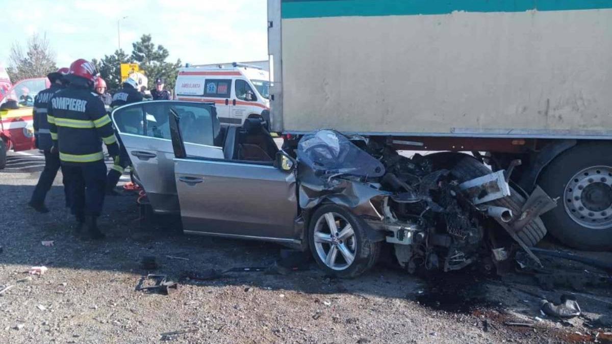 trafic blocat pe dn7 din cauza unui grav accident