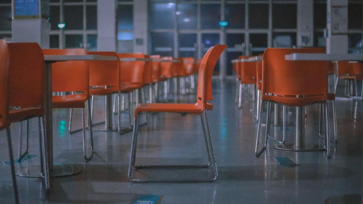 20 elevi au ajuns spital au mancat cantina scoala