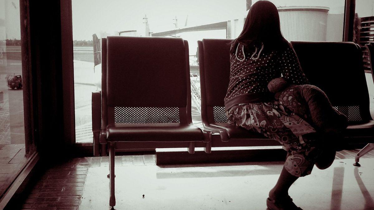 eleva 14 ani lasata singura aeroport lisabona profesoare