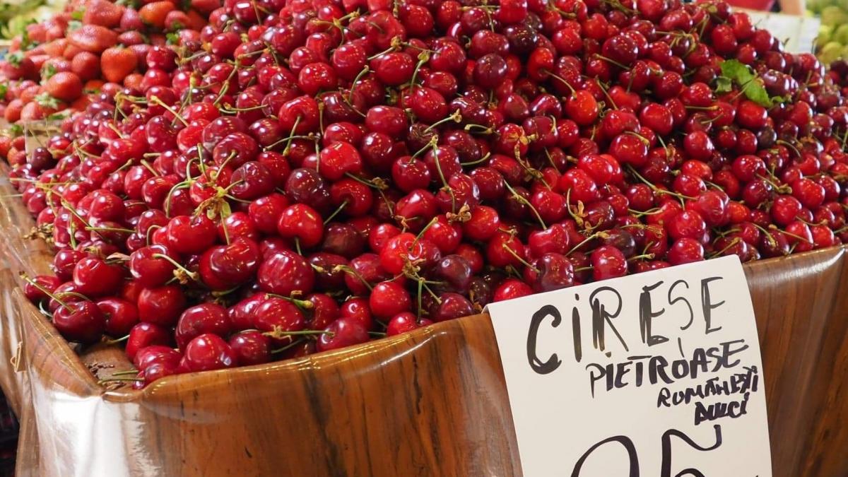 intampla corp mancam cirese viermi