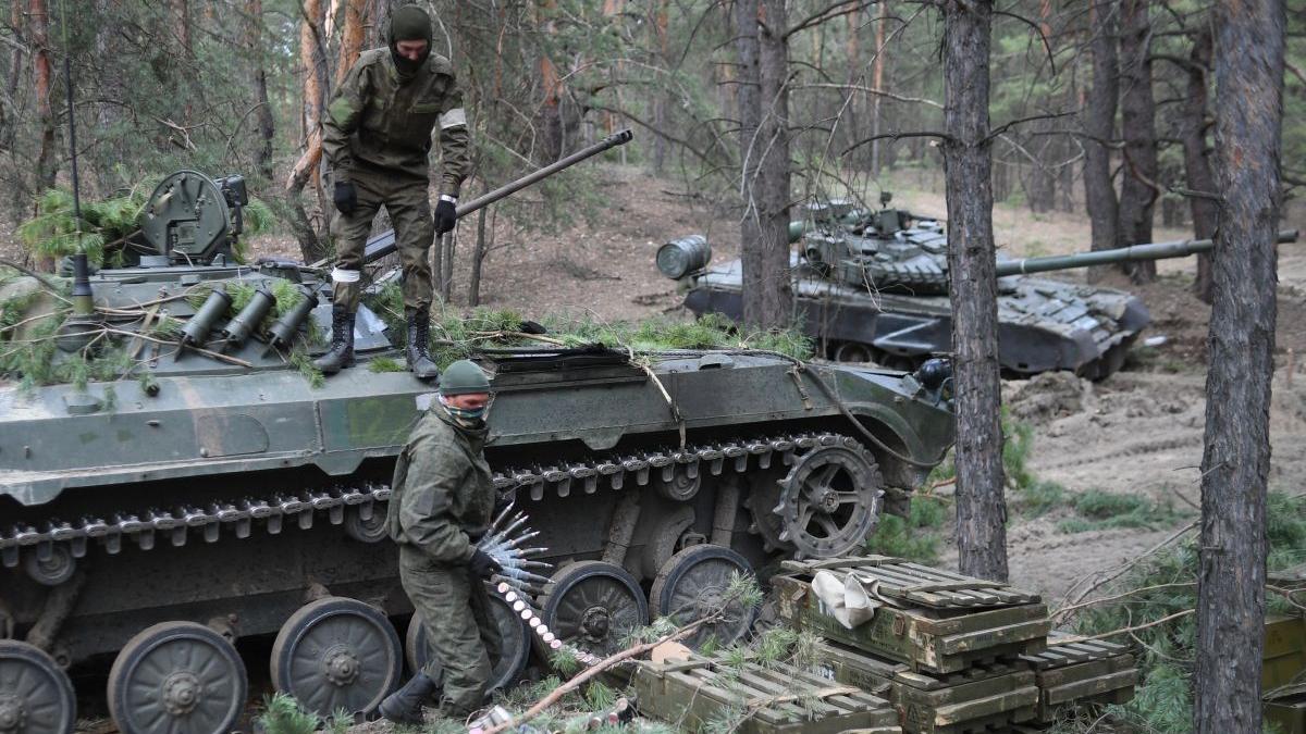 Lupte feroce pentru o autostradă din Donbas. Rușii vor să ocupe toată regiunea Lugansk