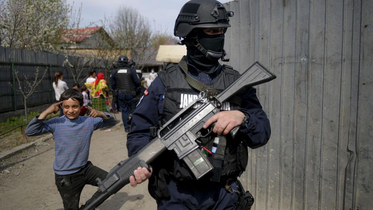 patru mascati gorj retinuti tortura tentativa omor batut suspect