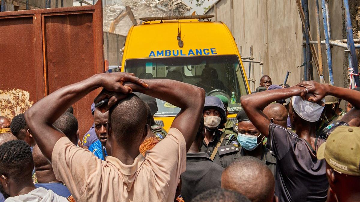 30 oameni copii au murit calcati in picioare mancare biserica nigeria