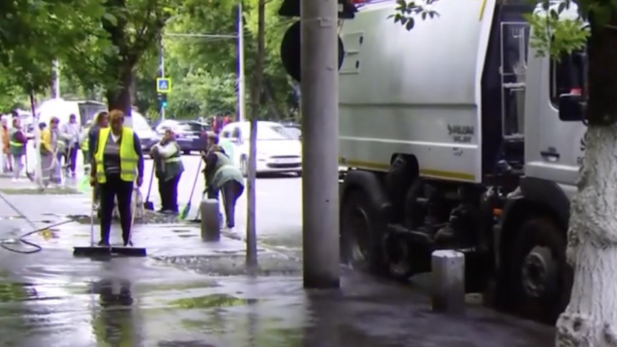 parcuri inundate furtuna capitala trafic restrictionat tineretului crengi rupte
