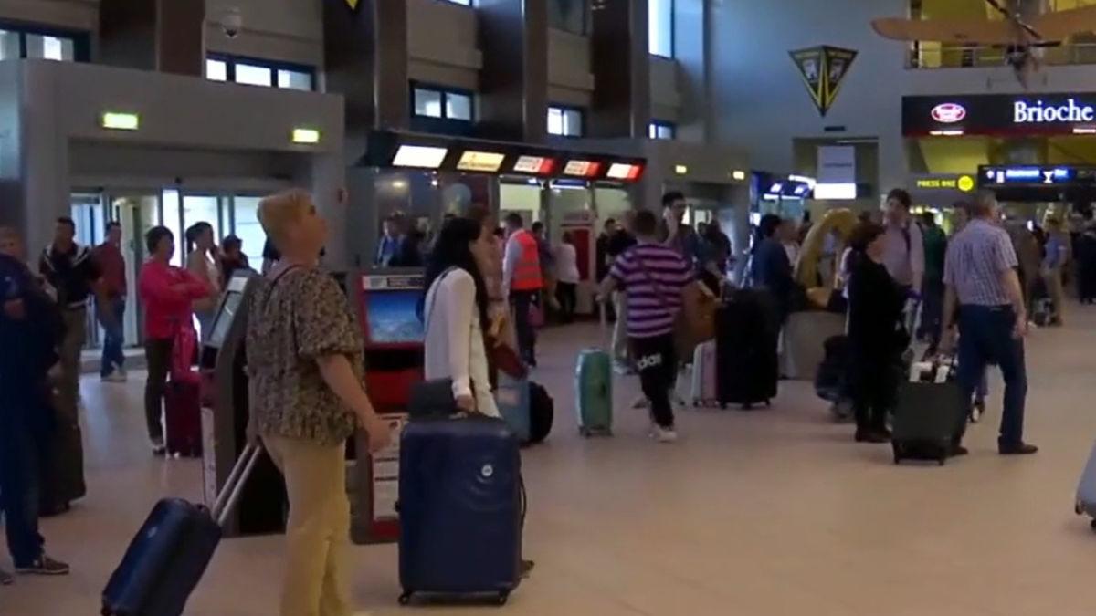 zboruri anulate calatori revoltati ce trebuie sa faceti pentru a va primi banii inapoi