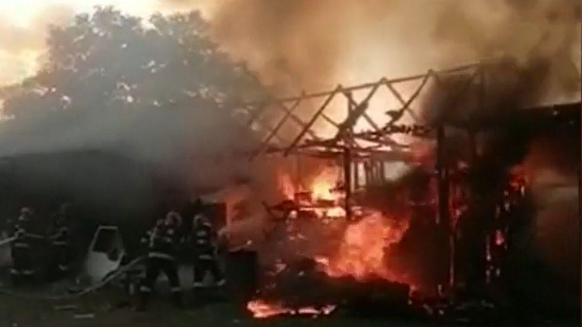 incendiu atelier auto suceava scrum lovit fulger