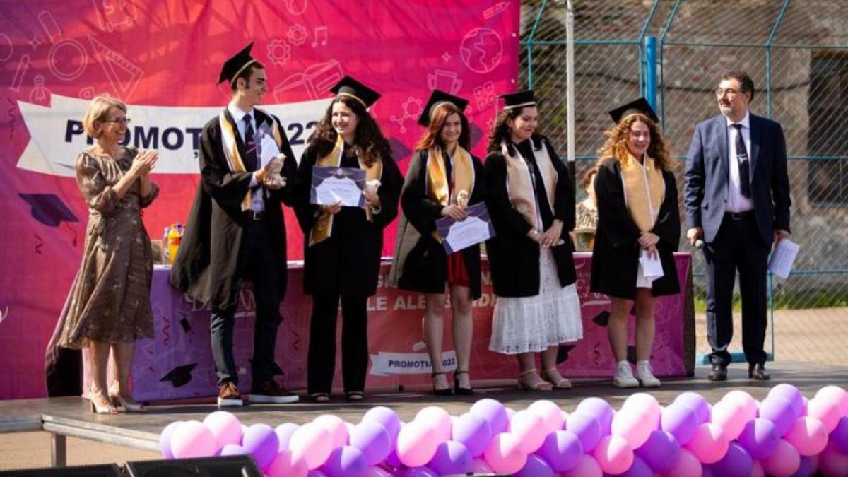 cinci sefi promotie media 10 galati doi admisi harvard oxford