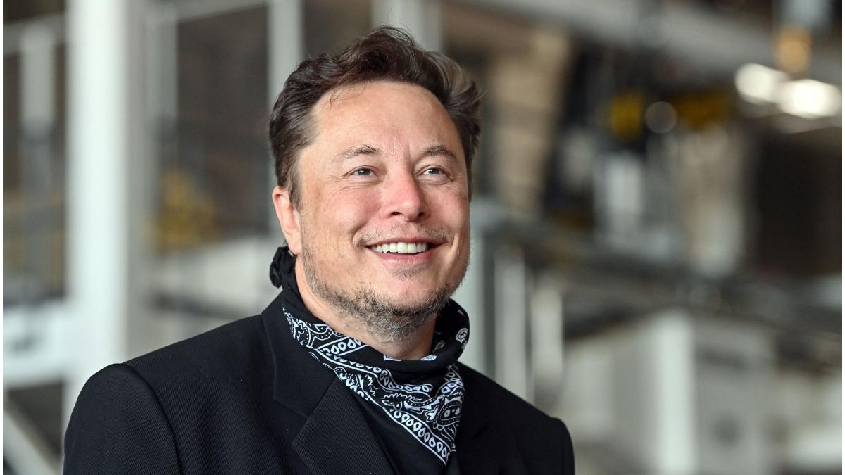elon musk da fara angajati recesiune
