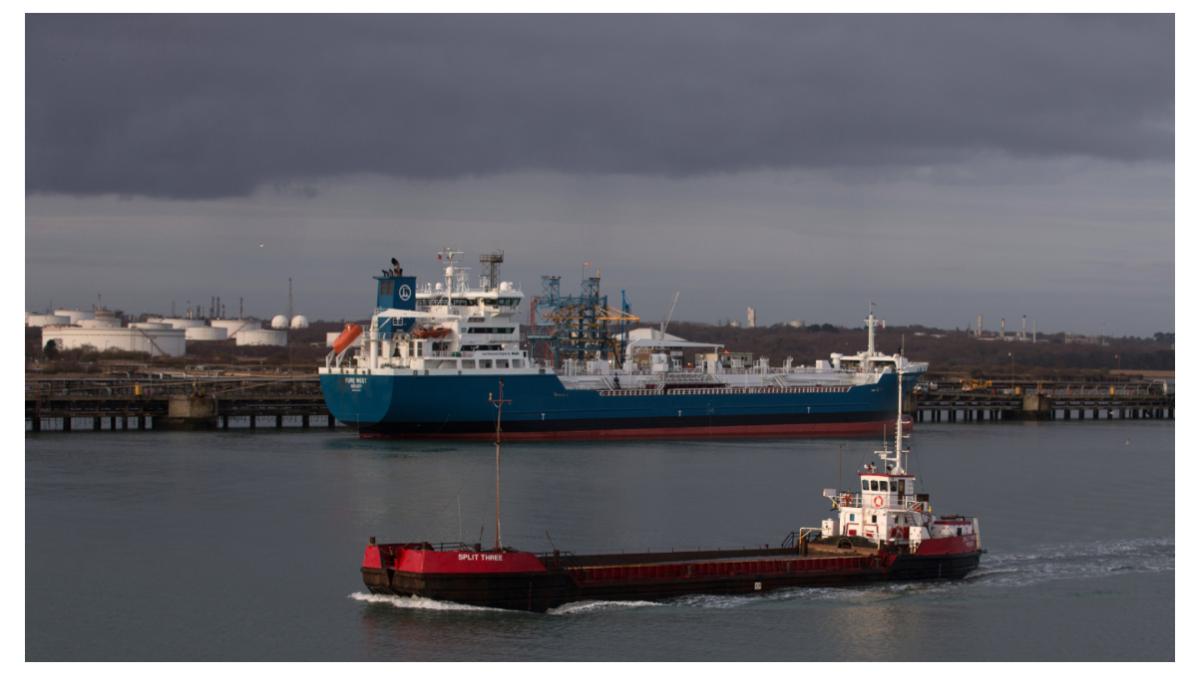 iran ajuta rusia sa eludeze sanctiuni petrol