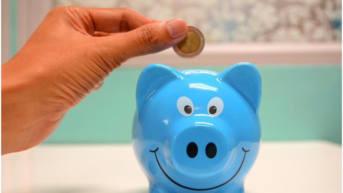 Cresc salariile cu mii de lei pentru o parte din bugetari. Cine va câştiga bani mai mulţi de la 1 iulie | Modificarea, făcută pe şest