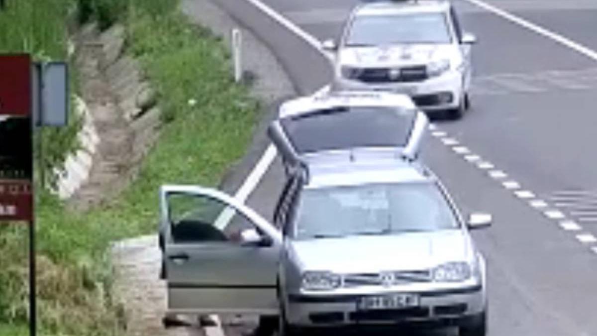 barbat masina aruncat gunoi marginea drumului bihor