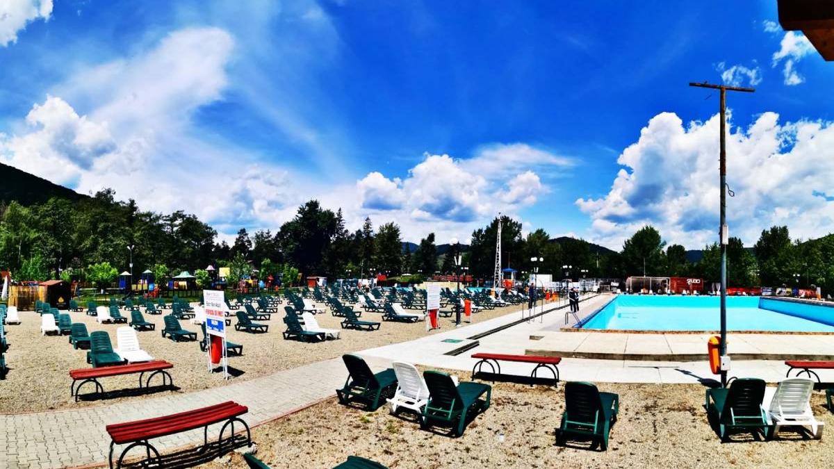 primaria piatra neamt da afara refugiati casute strand municipal turisti