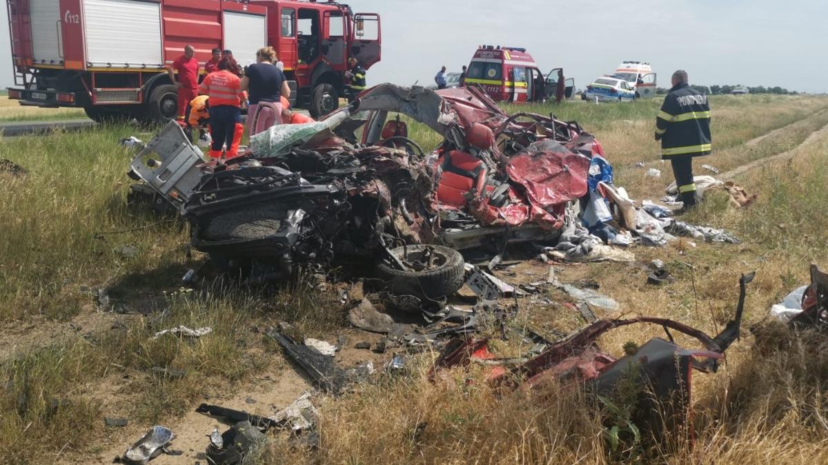 doi morti dupa un accident intre un tir si o masina pe de 584 in braila