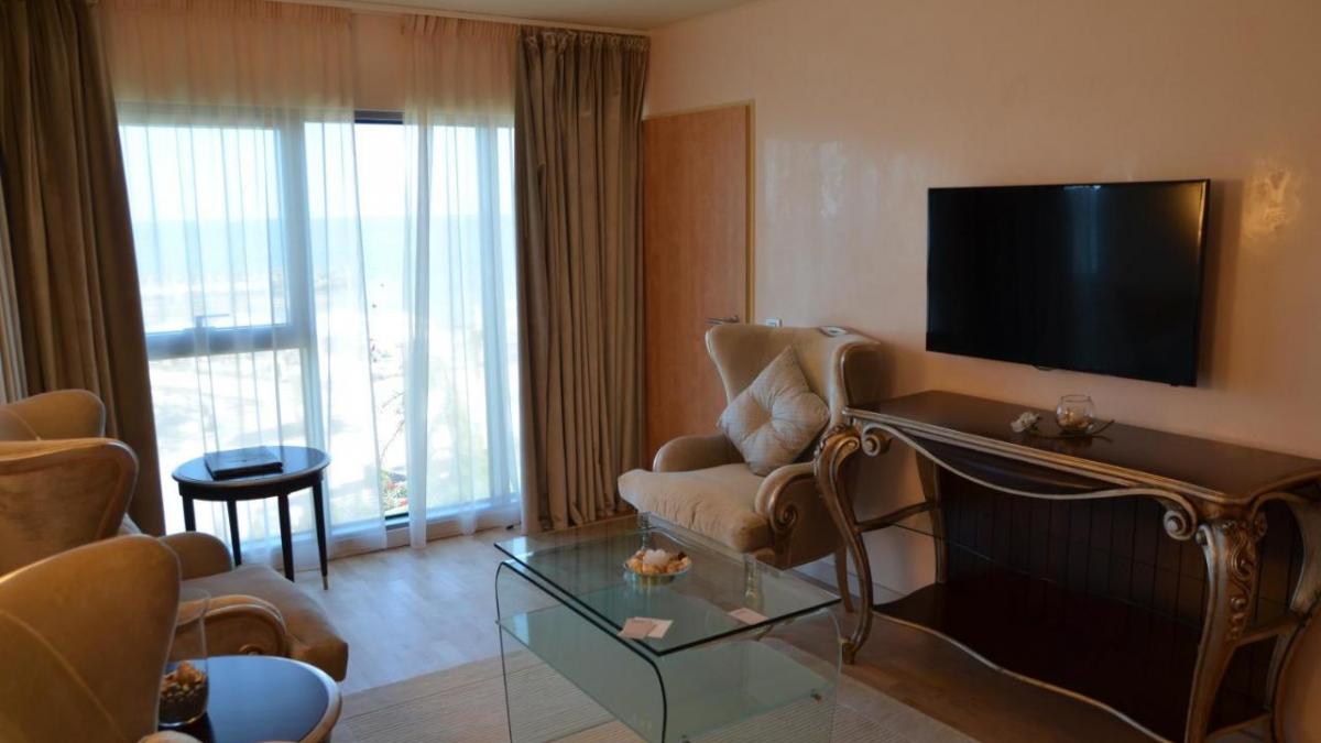 hotelierii refuza rezervarile sub trei nopti