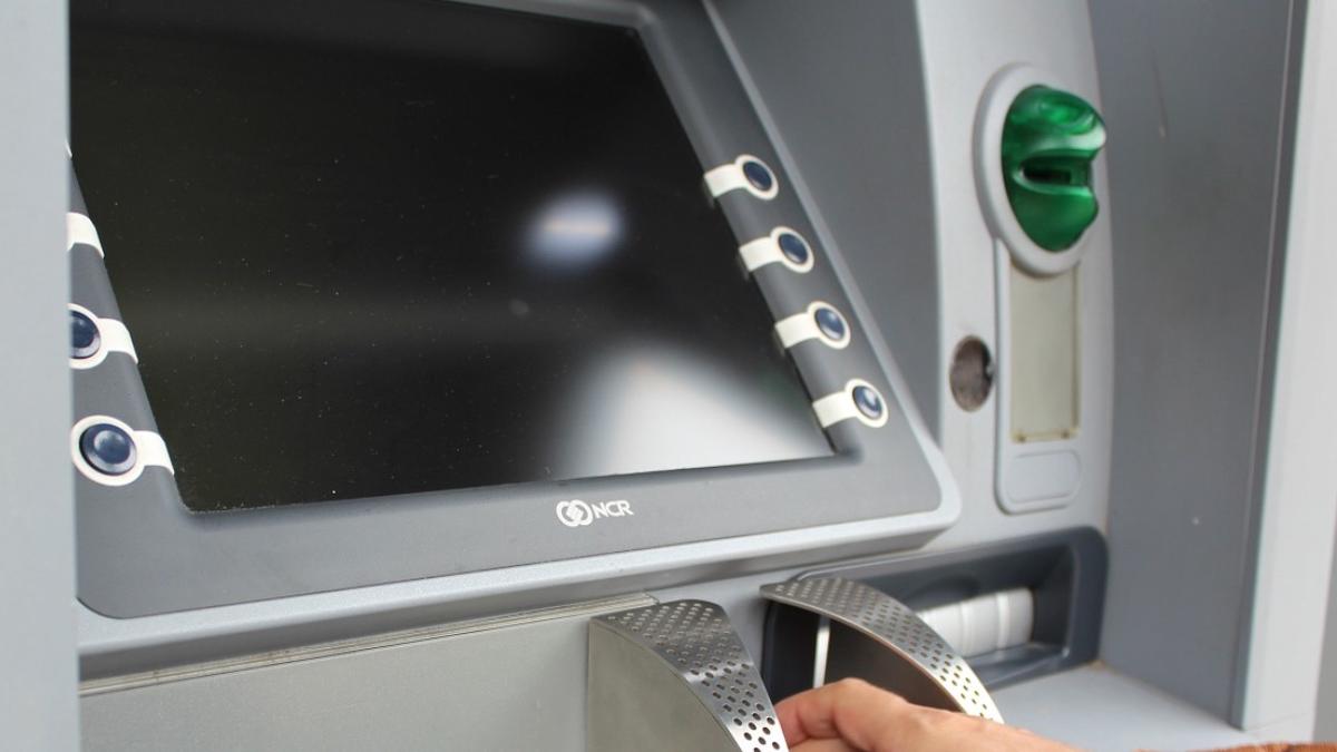 condamnata 1 an 9 luni inchisoare scos bani card soacra