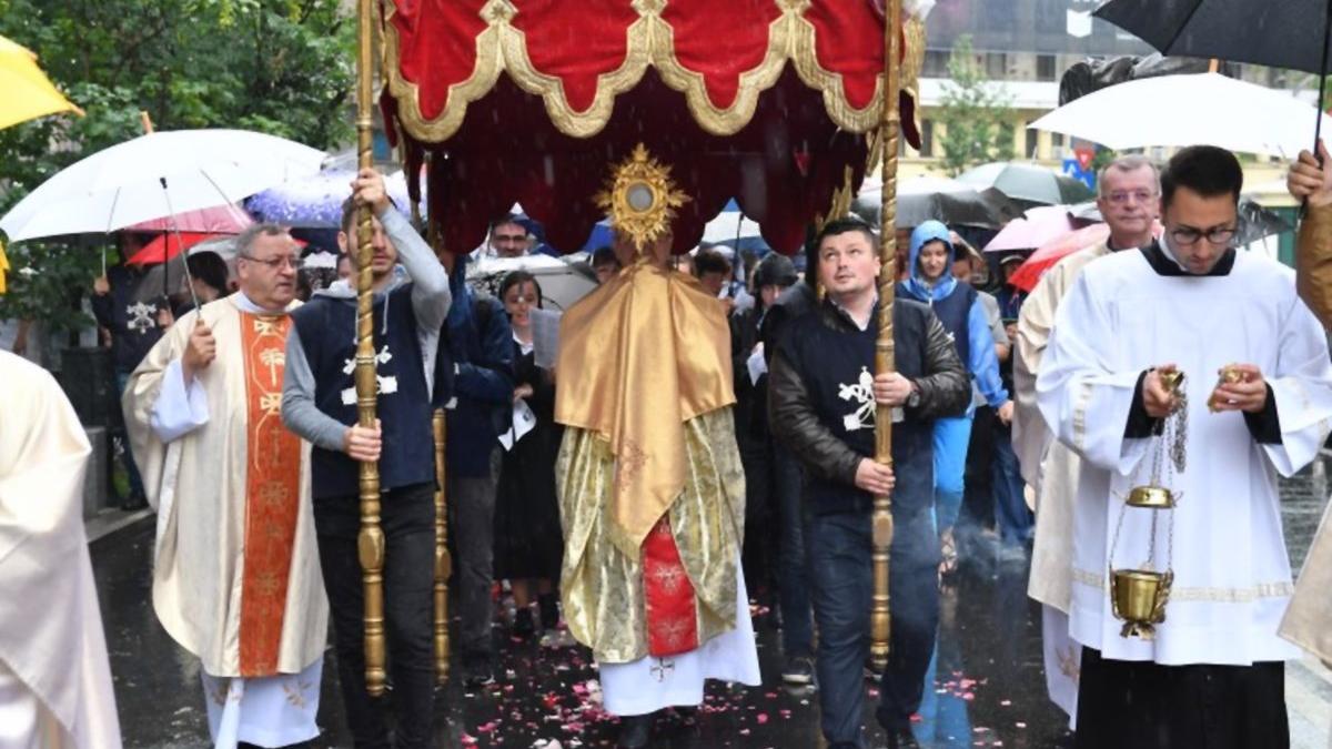procesiune preasfantul sacrament bucuresti
