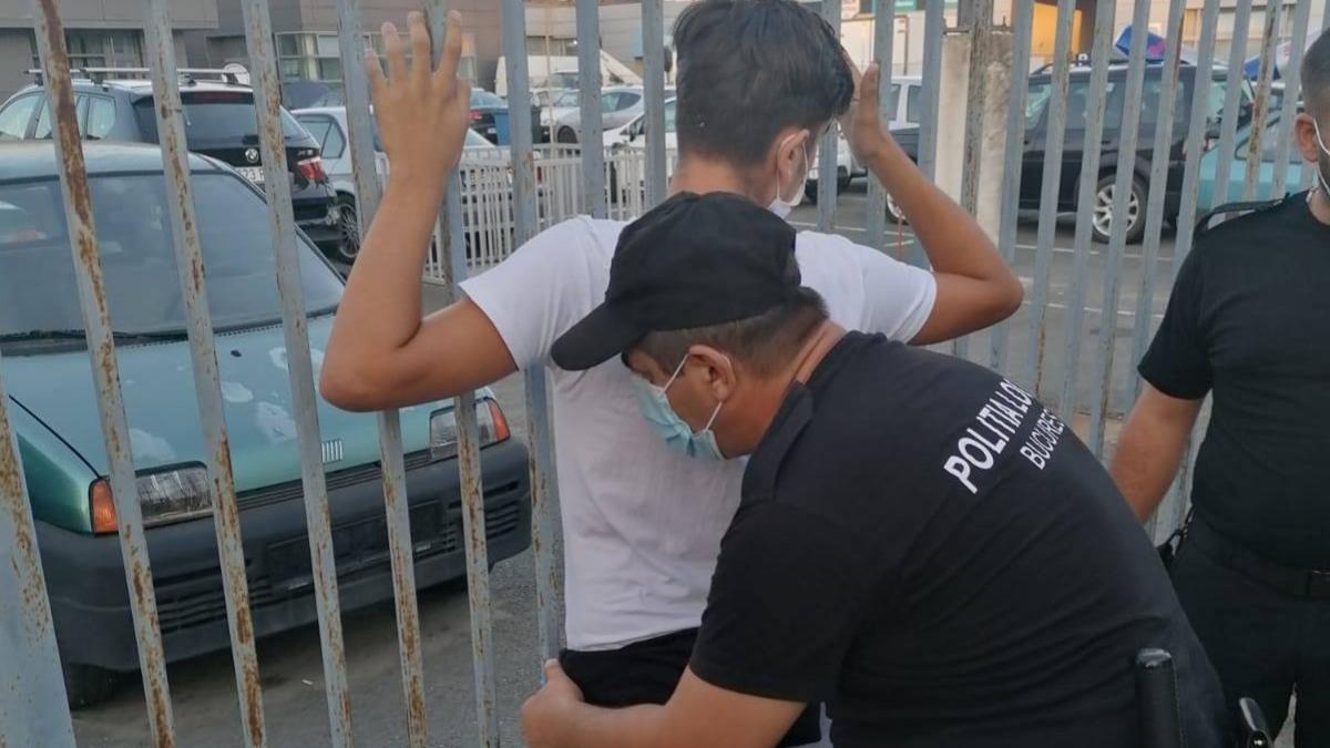 copii amenintati cutitul parcul izvor capitala adolescent