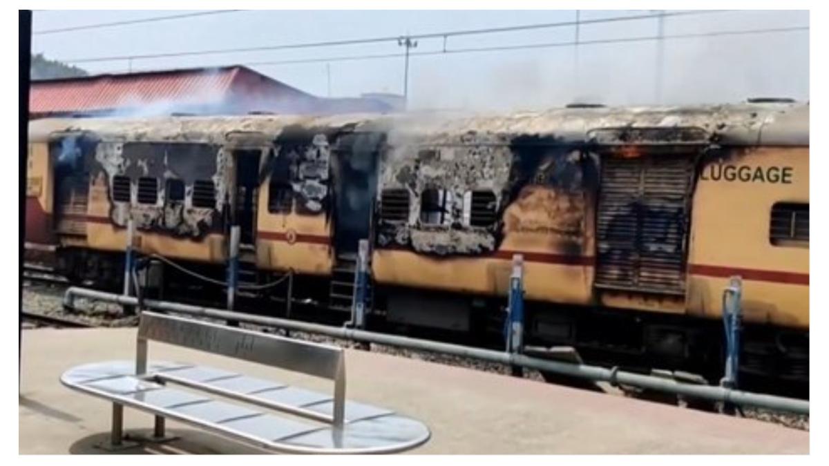 tineri india protest armata