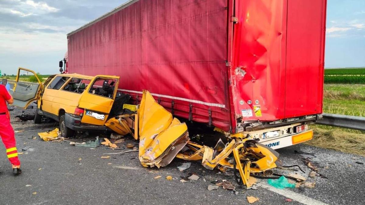 accident microbuz tir vama nadlac