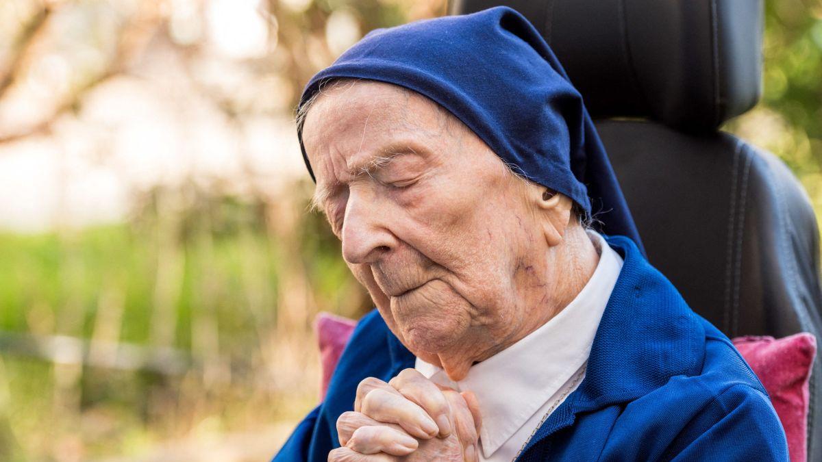 calugarita sora andre batrana persoana lume cartea recordurilor