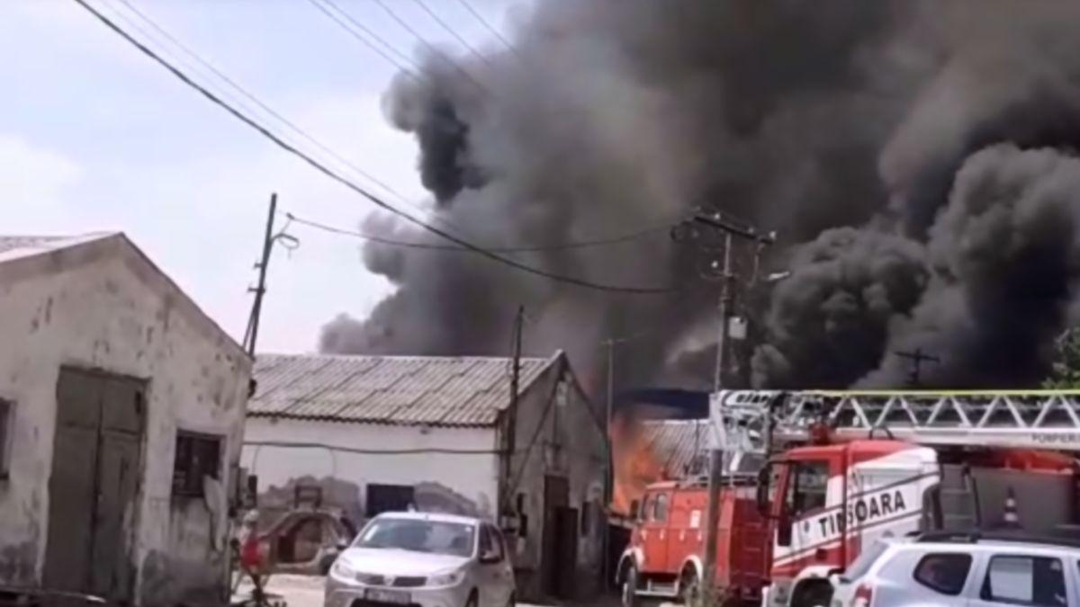 incendiu becicherecu mic timis materiale plastice