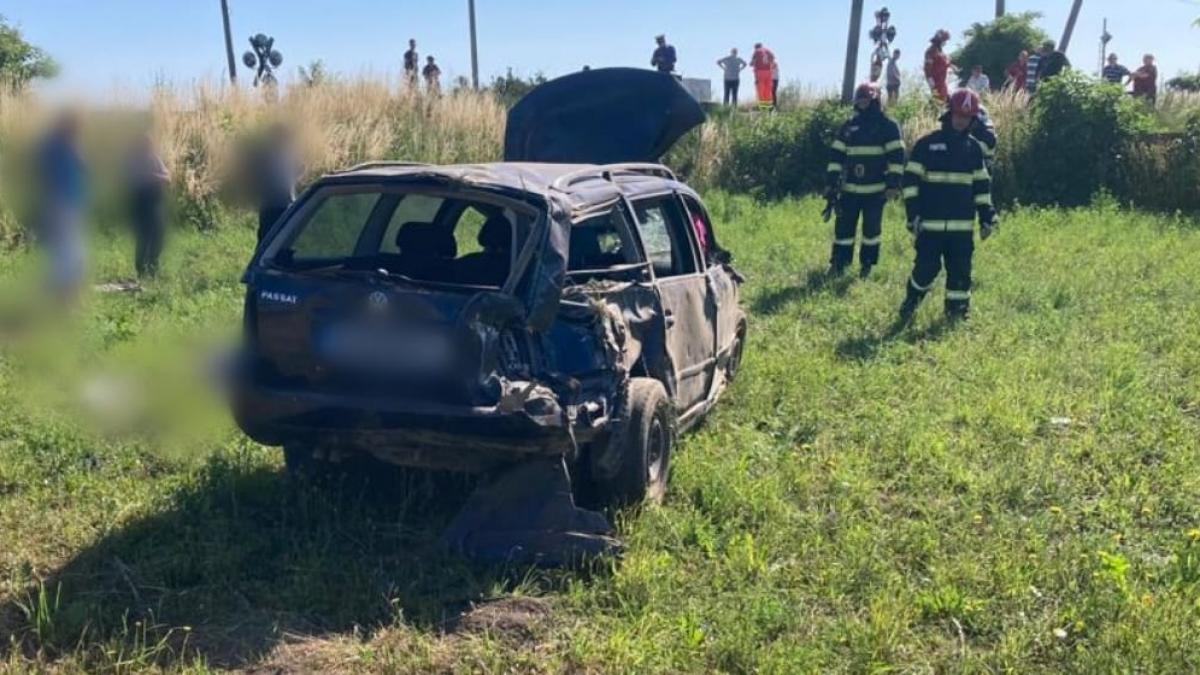 o femeie a murit dupa ce masina in care se afla a fost lovita de tren